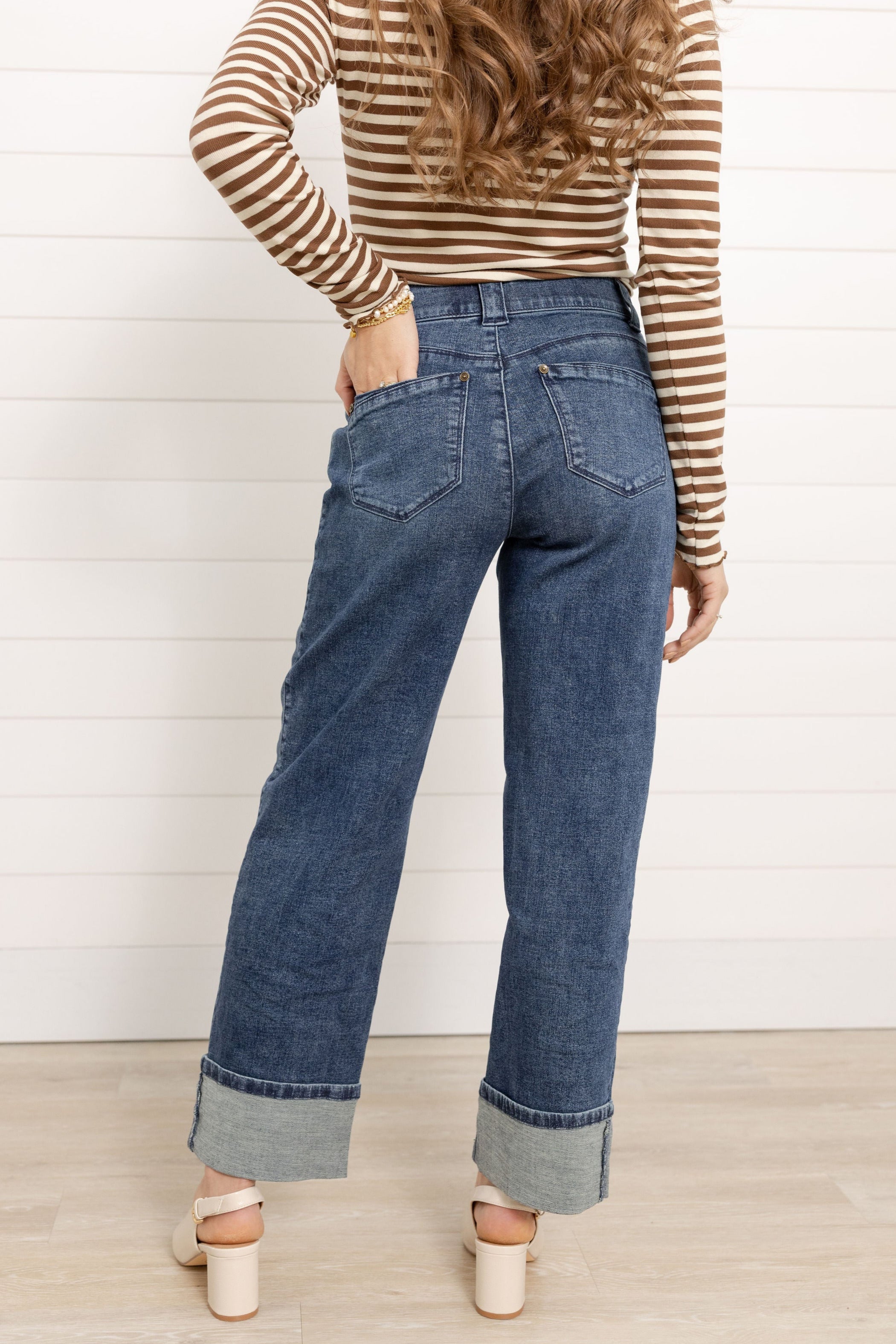 Mac showing the back of the Mac and Me boyfriend jean showing the details on the pockets and the cuffed bottoms!.