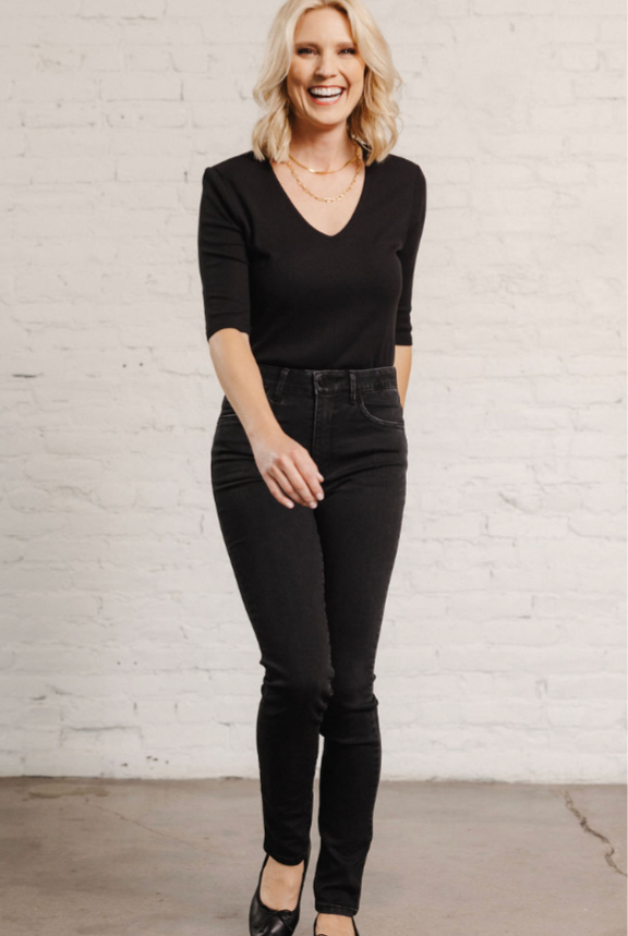 woman wearing the high rise black skinny jeans by Mac and Me