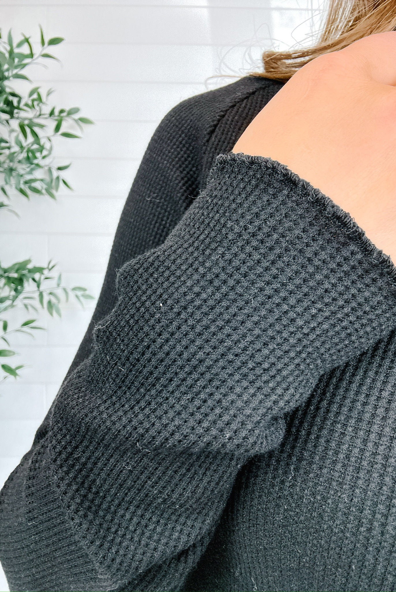 model showing the scalloped edges on the black mac and me ribbed waffle top
