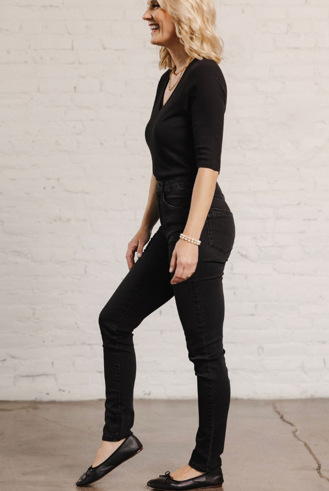 Woman showing the side view of the Mac and Me High Rise Skinny jeans in black