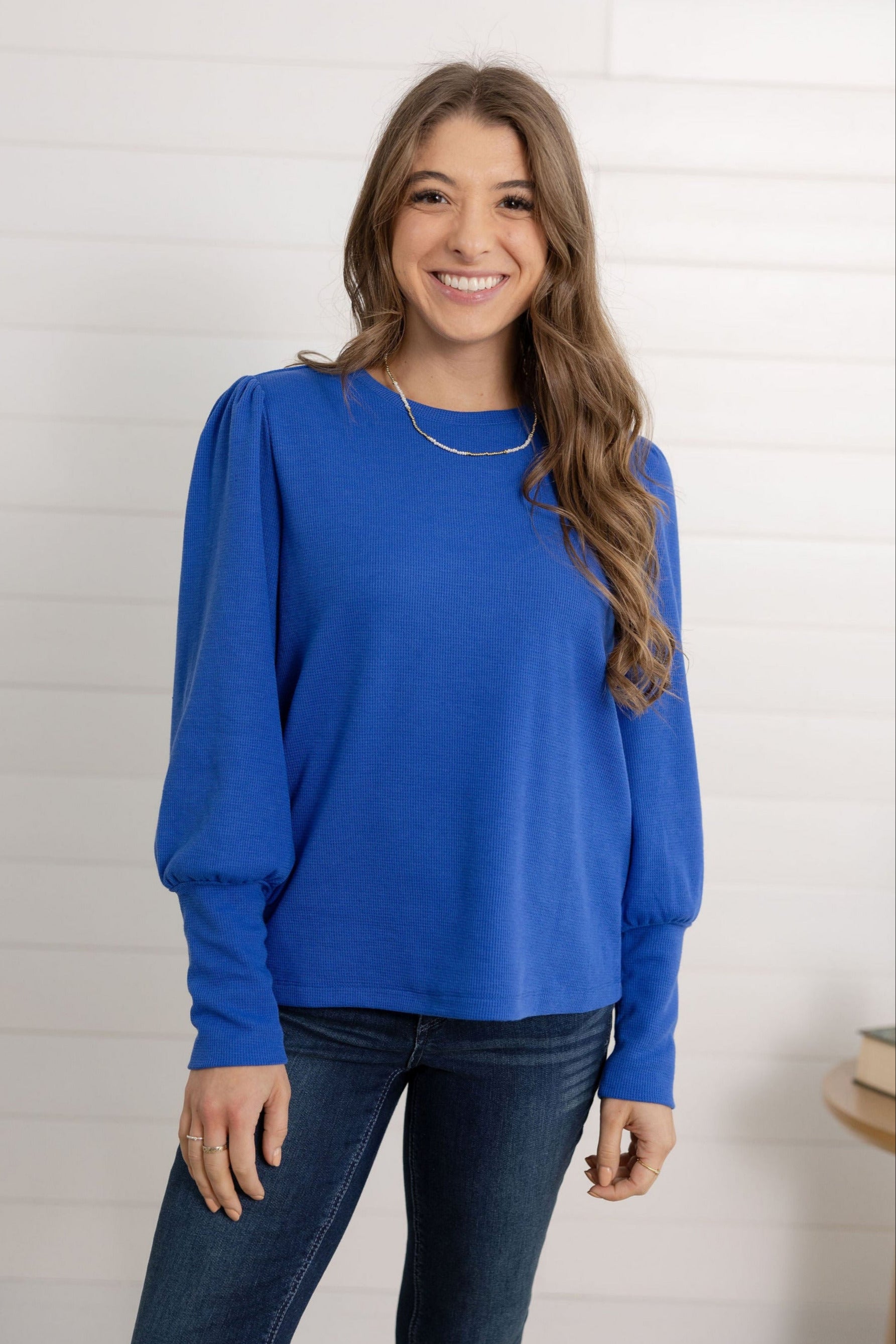 Mac modeling the gathered shoulder rib top in blue.
