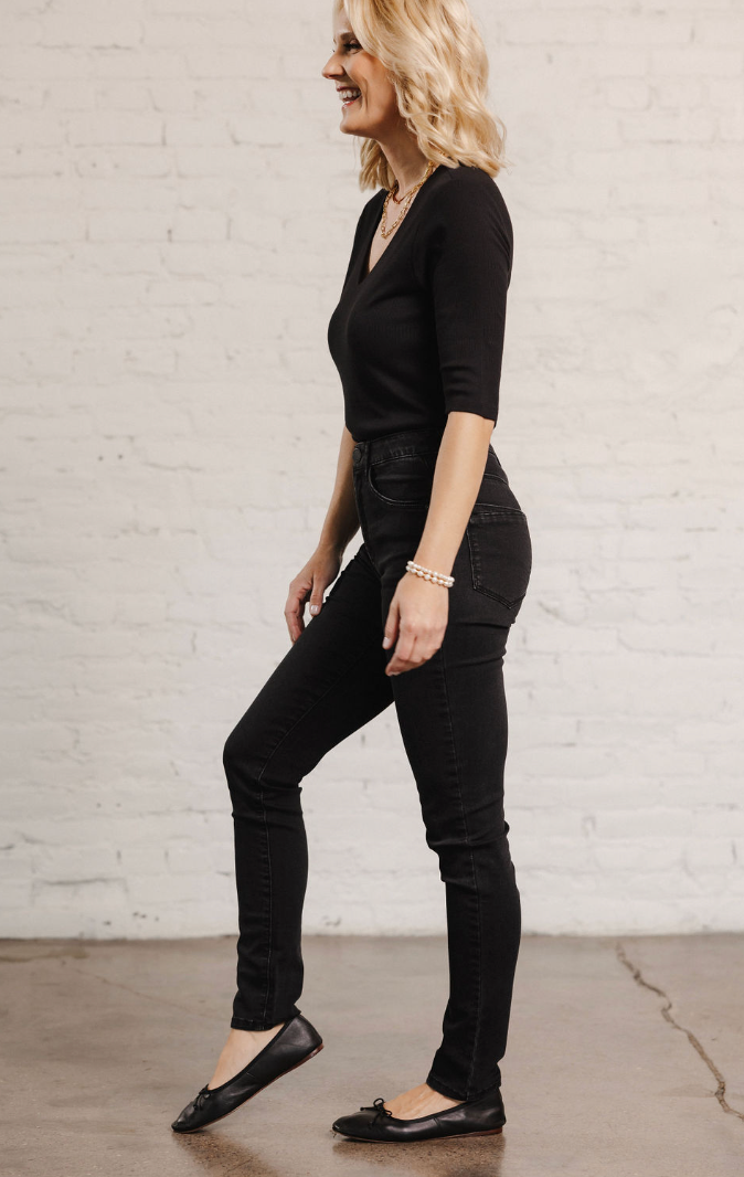 Woman showing the side view of the Mac and Me High Rise Skinny jeans in black