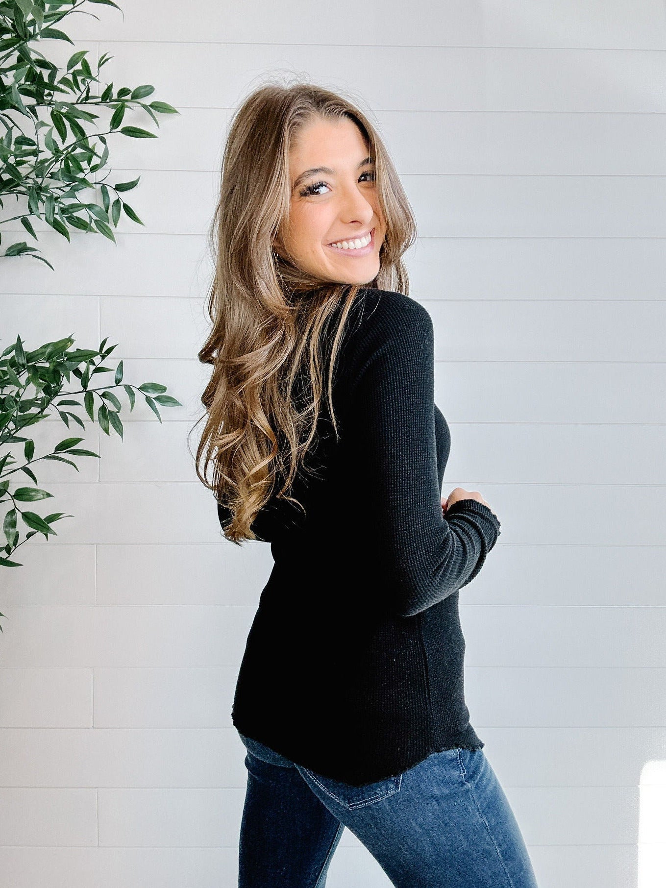 model showing the side view of the mac and me black ribbed waffle top